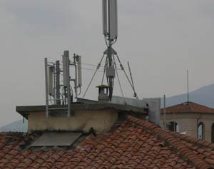 La norma sull’eliminazione della documentazione sul rispetto dei  limiti di emissione Telco viola la Costituzione